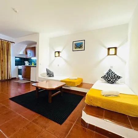 Oura Apartment *