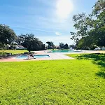 Oura Apartament *